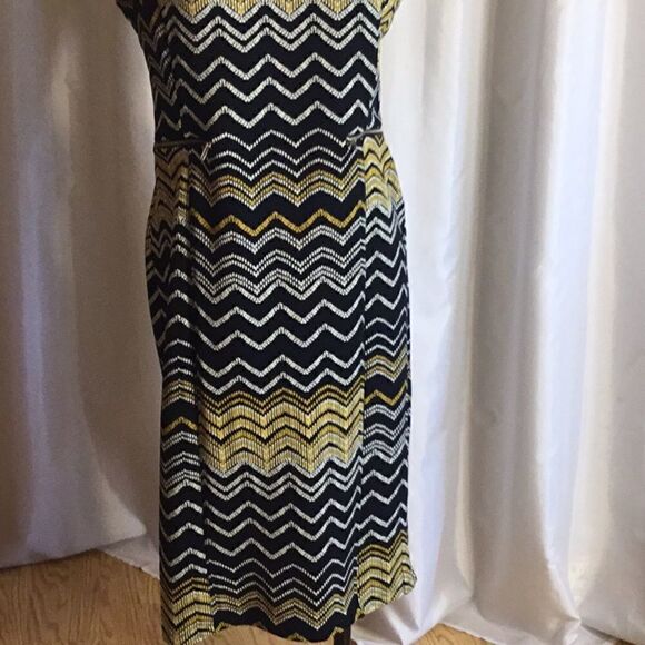 Navy blue sleeveless dress with gold & white zig zag pattern in size 10 - Picture 4 of 12